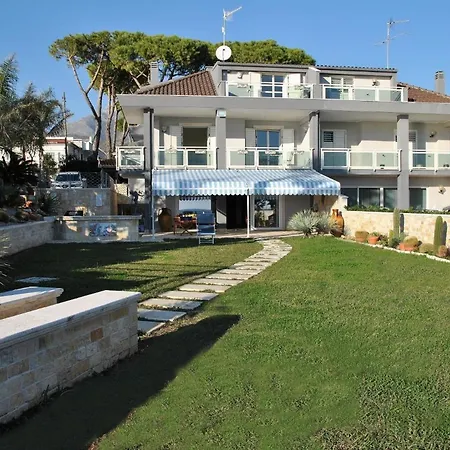 Klimatisierte Strandvilla Mit Garten بيت للعطل *
