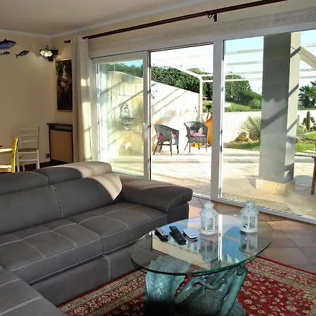 بيت للعطل Klimatisierte Strandvilla Mit Garten *